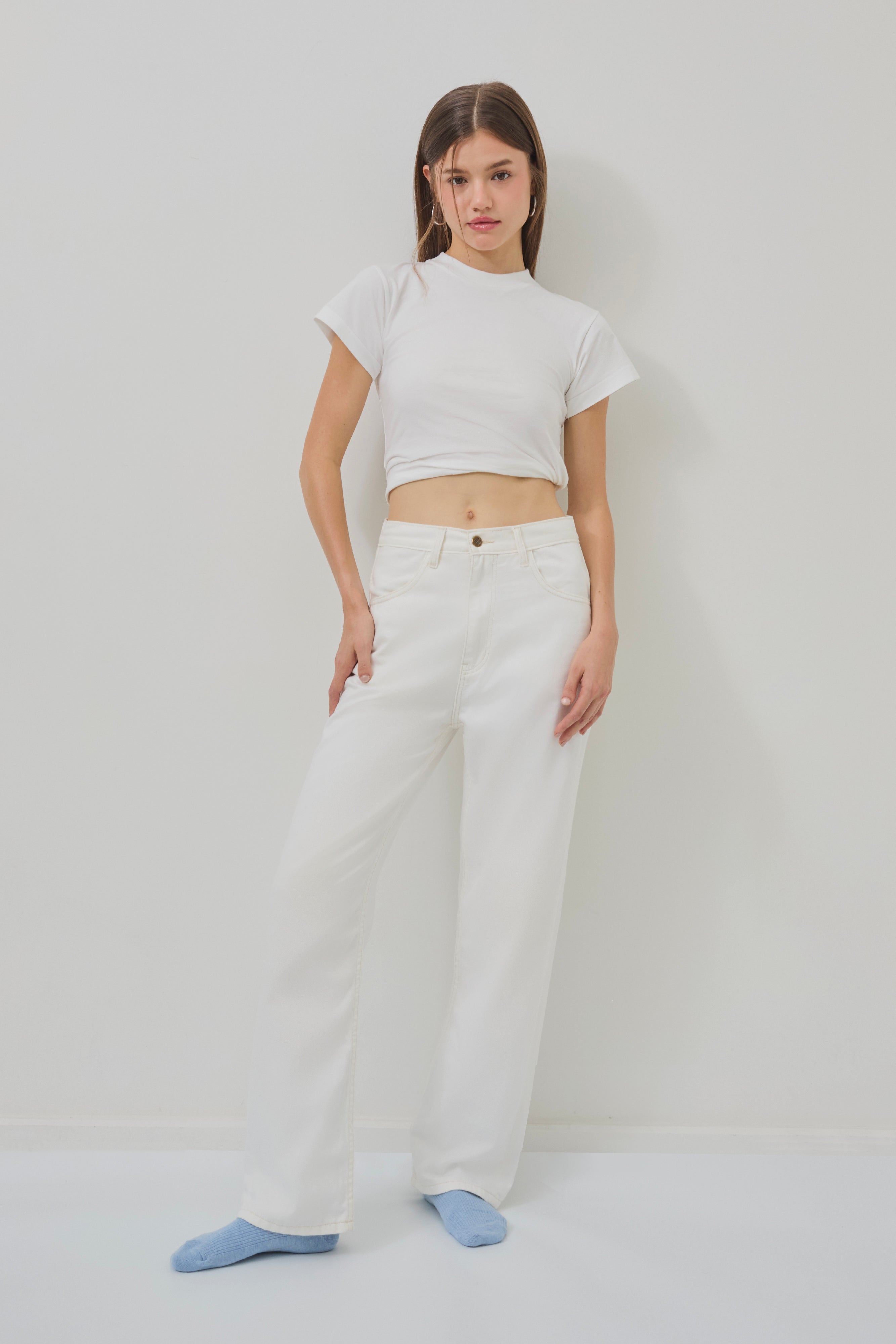 LOW-WAIST BUCKLE JEANS - OFF WHITE
