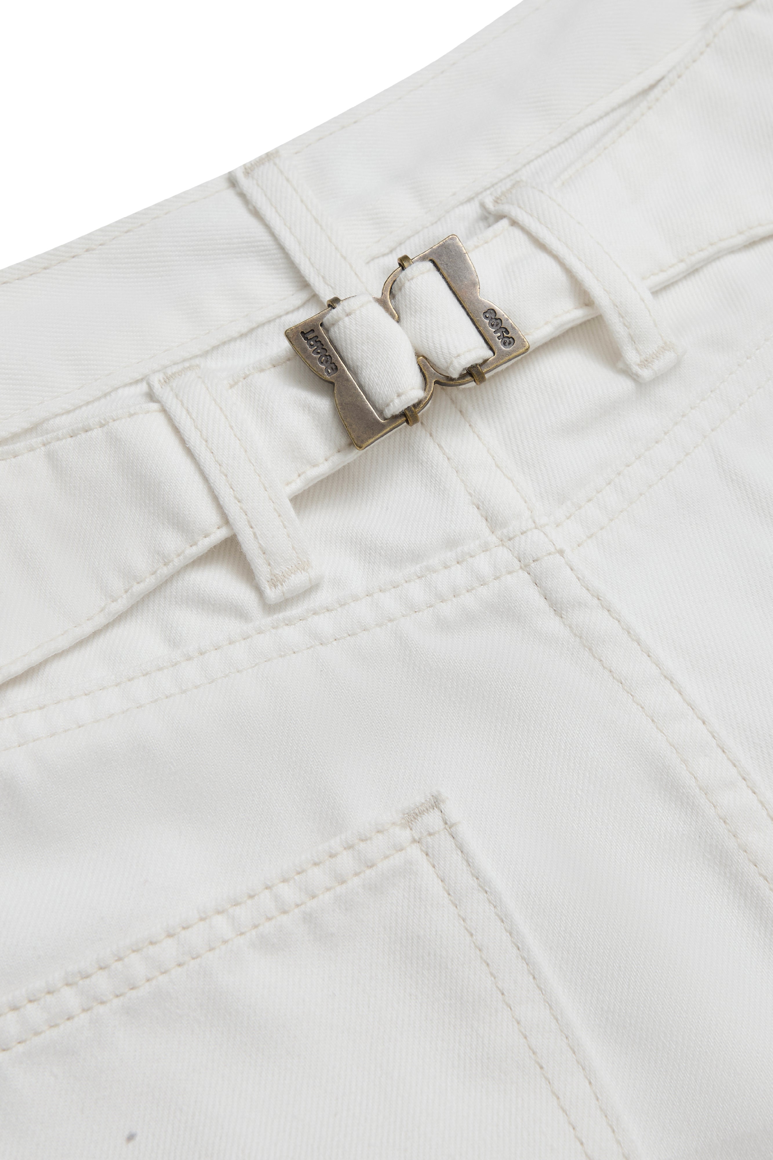 LOW-WAIST BUCKLE JEANS - OFF WHITE