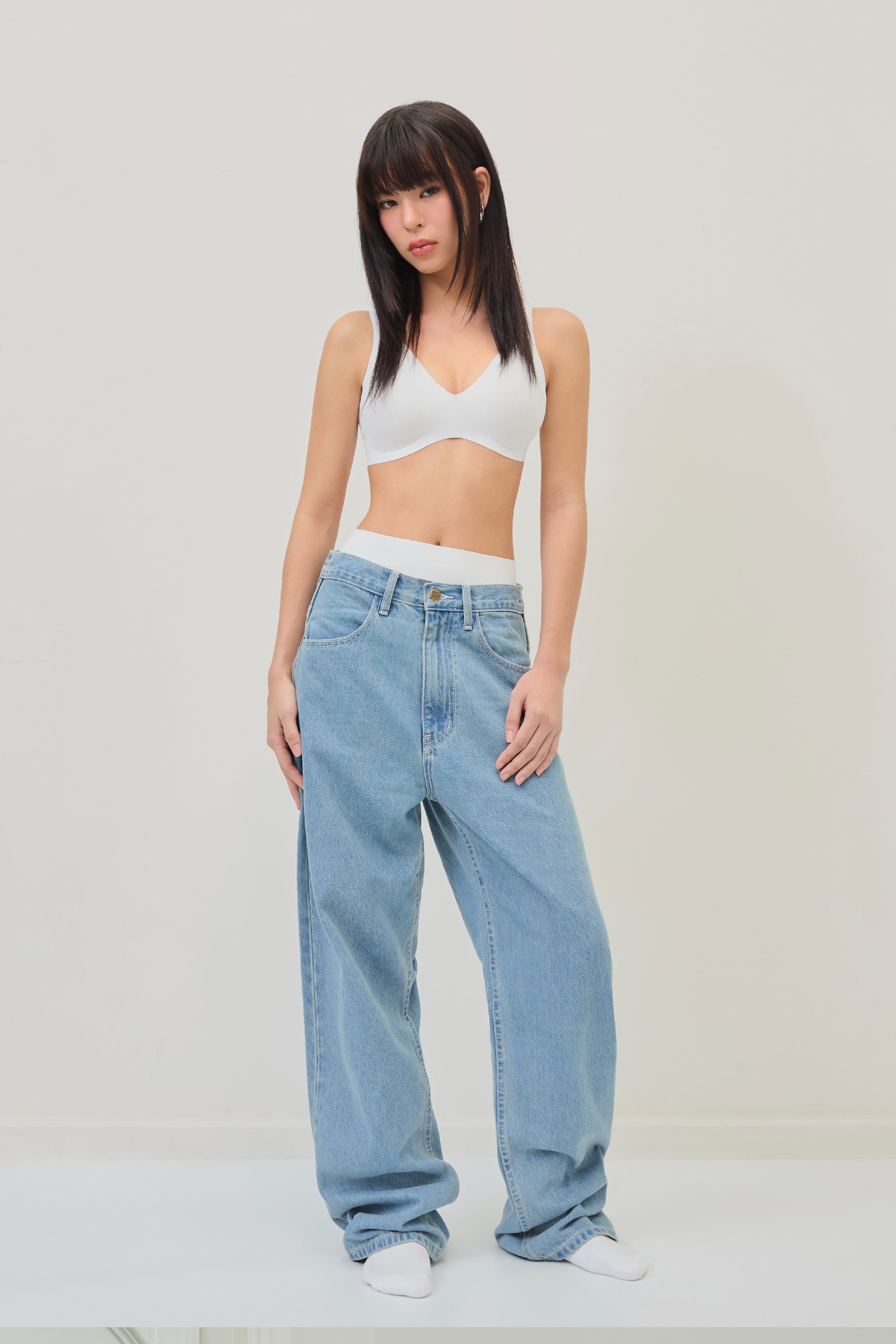 LOW-WAIST BUCKLE JEANS - WASHED BLUE